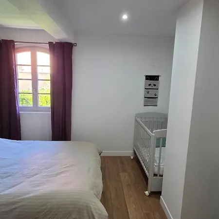 Maison Climatisee, 3 8 Personnes ألبي